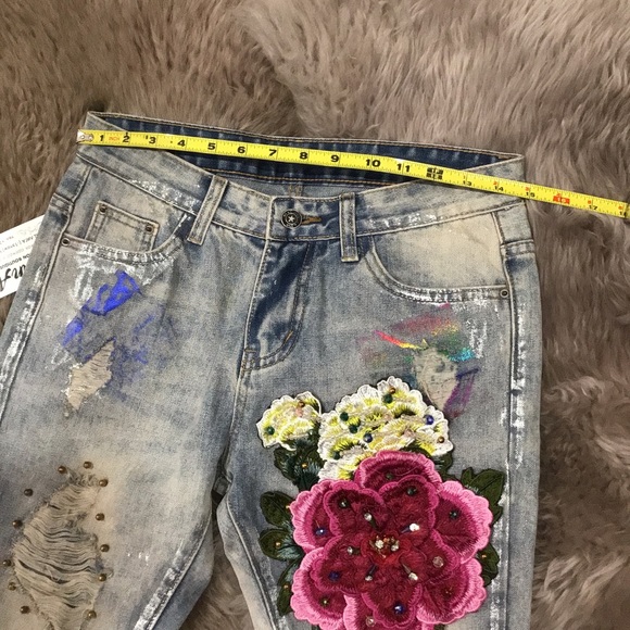 NWT Crazy 3D Embroidered Flowers beautiful jeans! - Picture 9 of 16